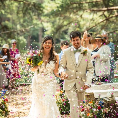 Wedding couple with confetti